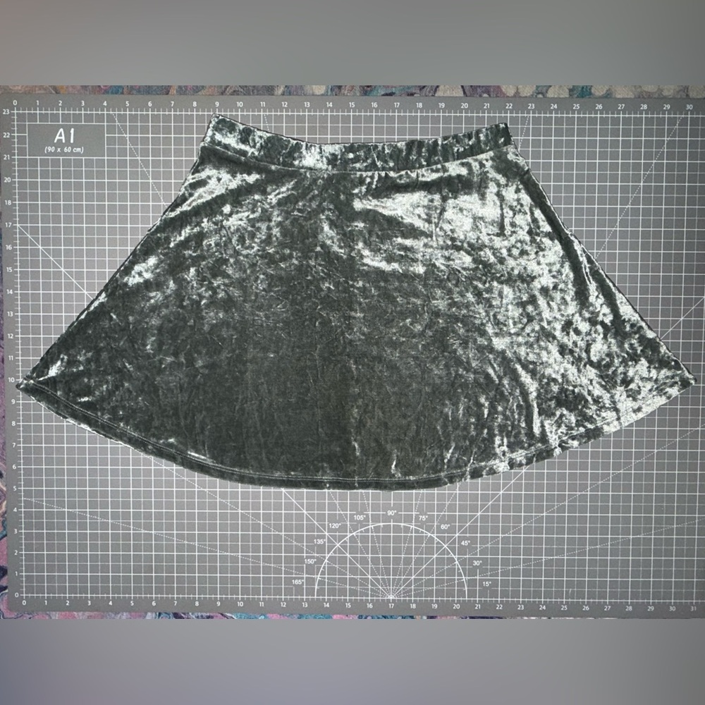 Forever 21 Shimmering Velvet Skater Skirt in Green